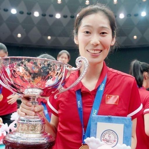朱婷国内外的待遇反差瓦基弗银行懂得发挥朱婷的最大价值，为她调配战术资源减轻负担。