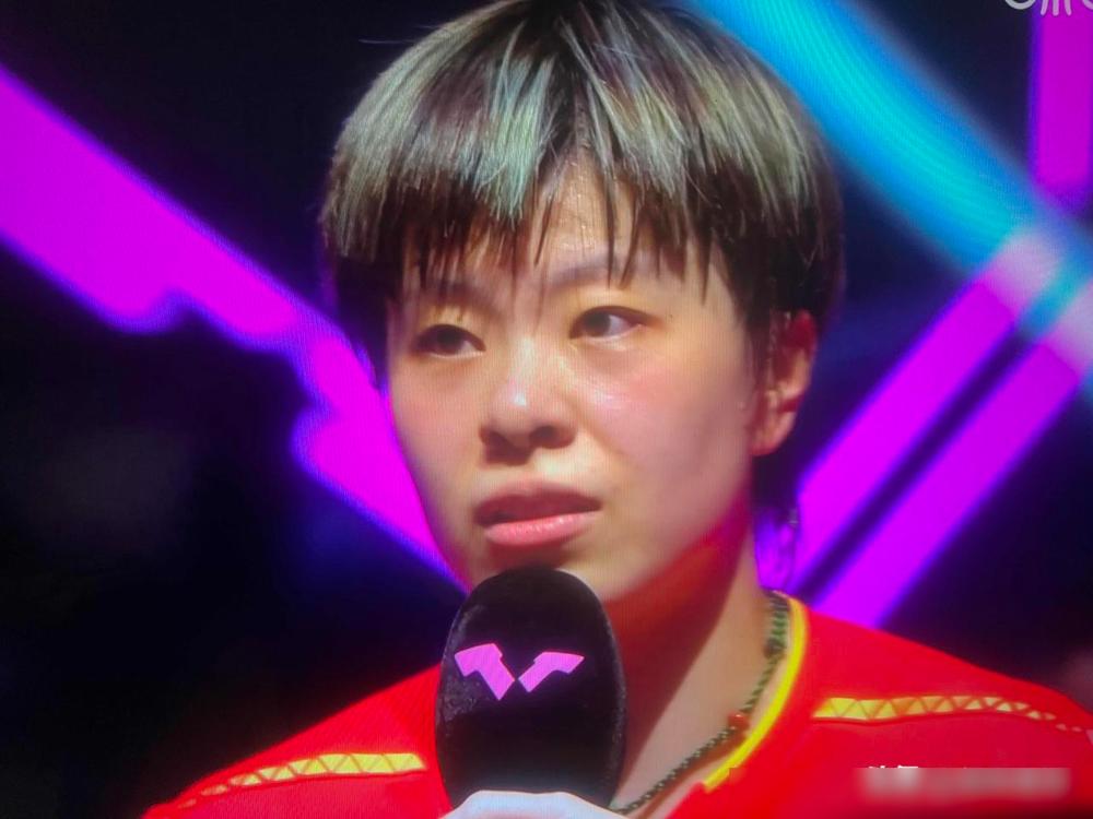 大迪情商太高了。4-2击败朱芊曦后接受采访，她没急着说自己多厉害，反而认真提到朱