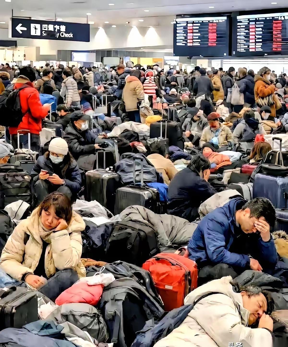 刷到北海道暴雪困住数千游客的新闻，点开评论区满屏“哈哈哈该”，说实话我半分同情都