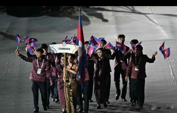 柬埔寨代表团因为担心安全问题从东运会退赛，特朗普称将与泰柬两国领导人通话。

据