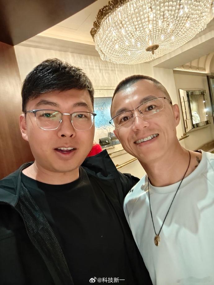 我长期关注且非常崇拜的终于露出了真面目，长相来讲严重超出了我的预期，太帅了，没想