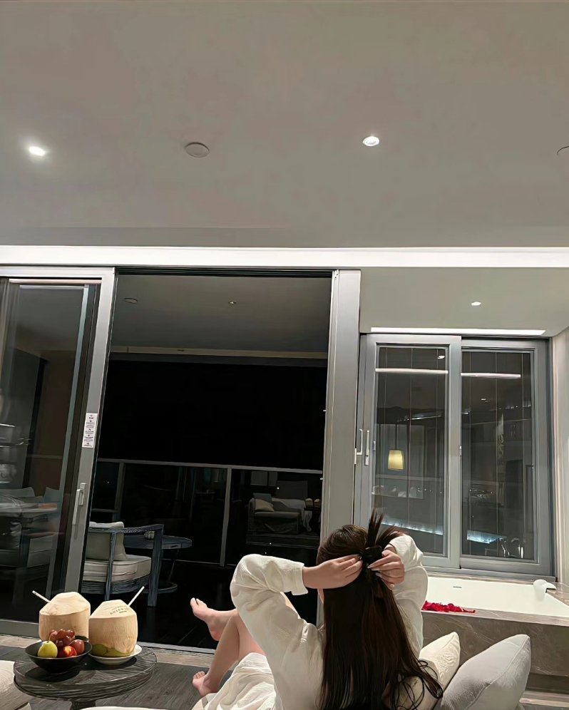 女人不吃挣钱的苦 就一定要吃男人的苦 自己挣钱 才是一个女人最大的底气 尽管挣钱