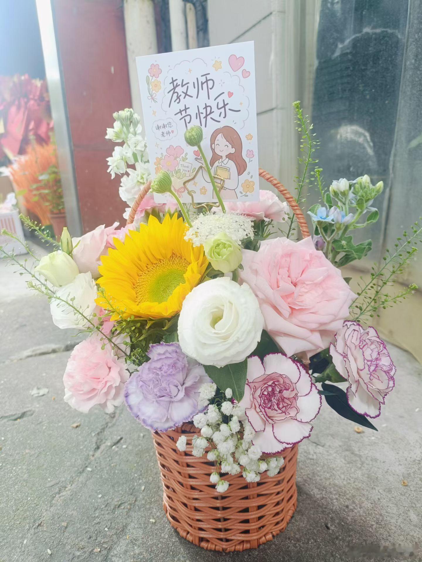 老师谢谢你教师节感恩孩子成长路上遇见的每一位老师，感谢老师们对孩子成长所付出辛勤