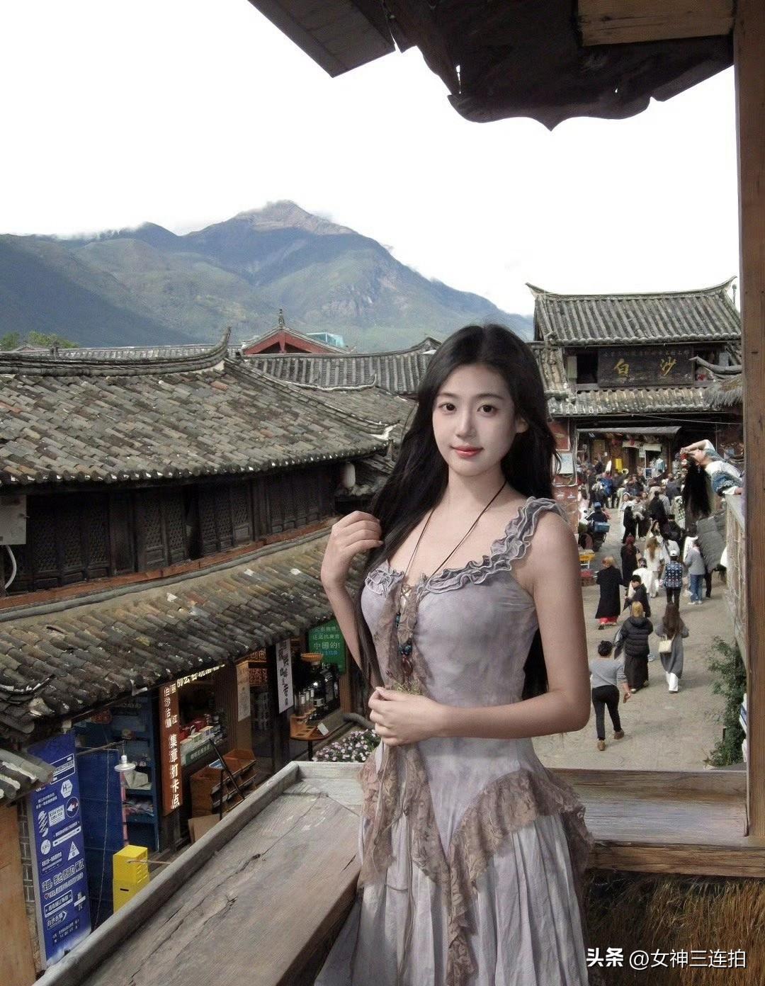 古风少女漫步在山水古镇，韵味十足！