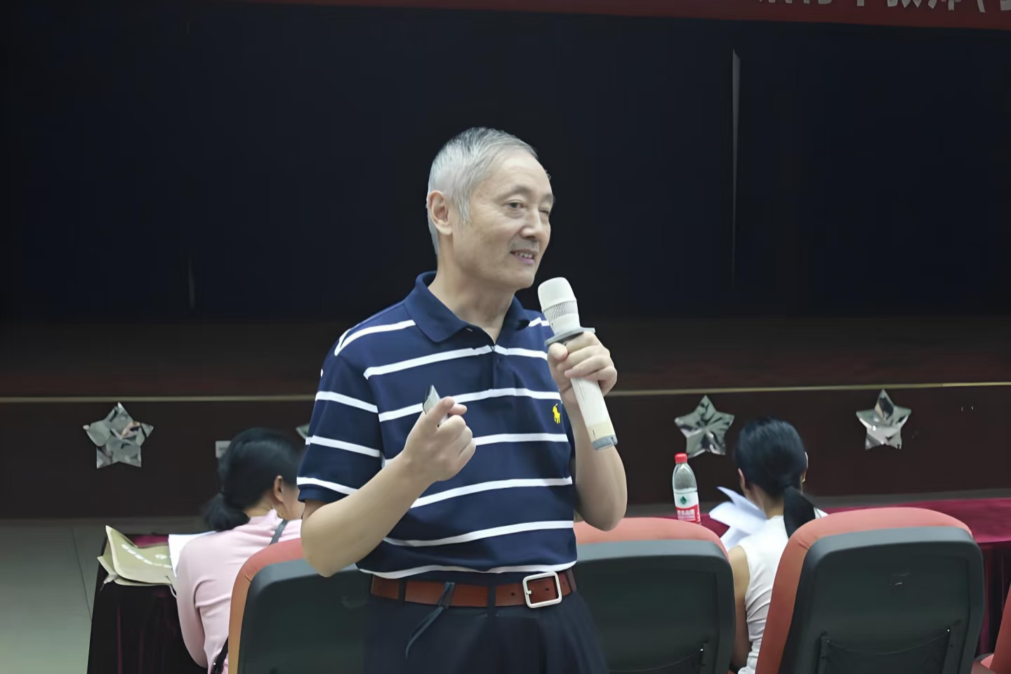 老师们快码住！用 AI 教学真的香麻了