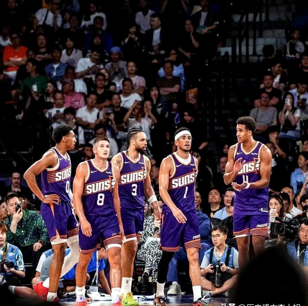 太阳主场翻车了！被开拓者114比110直接带走。德尼·阿夫迪亚简直打疯了，狂砍4