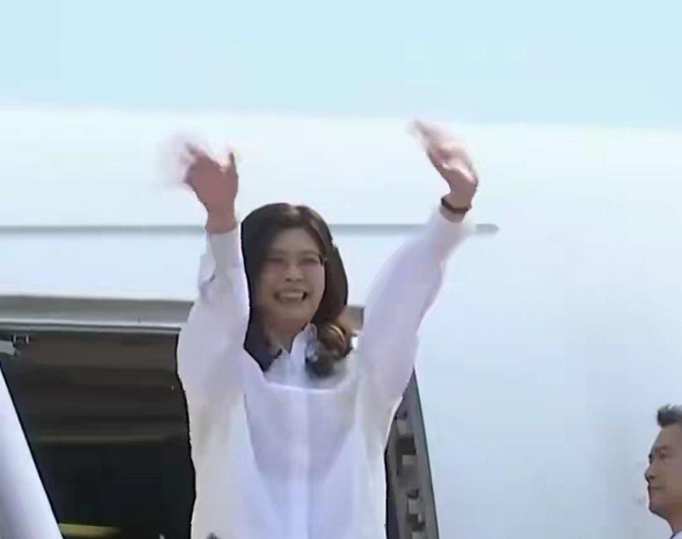 郑丽文此行真的白跑一趟吗？大陆公布十大惠台举措后，台当局当即决定全面封杀，直接否