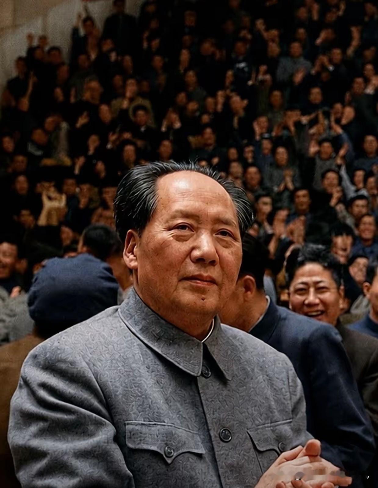 人民爱戴他，是因为他始终站在人民这边。人民永远不会忘记这位伟大领袖，铭记他为家国
