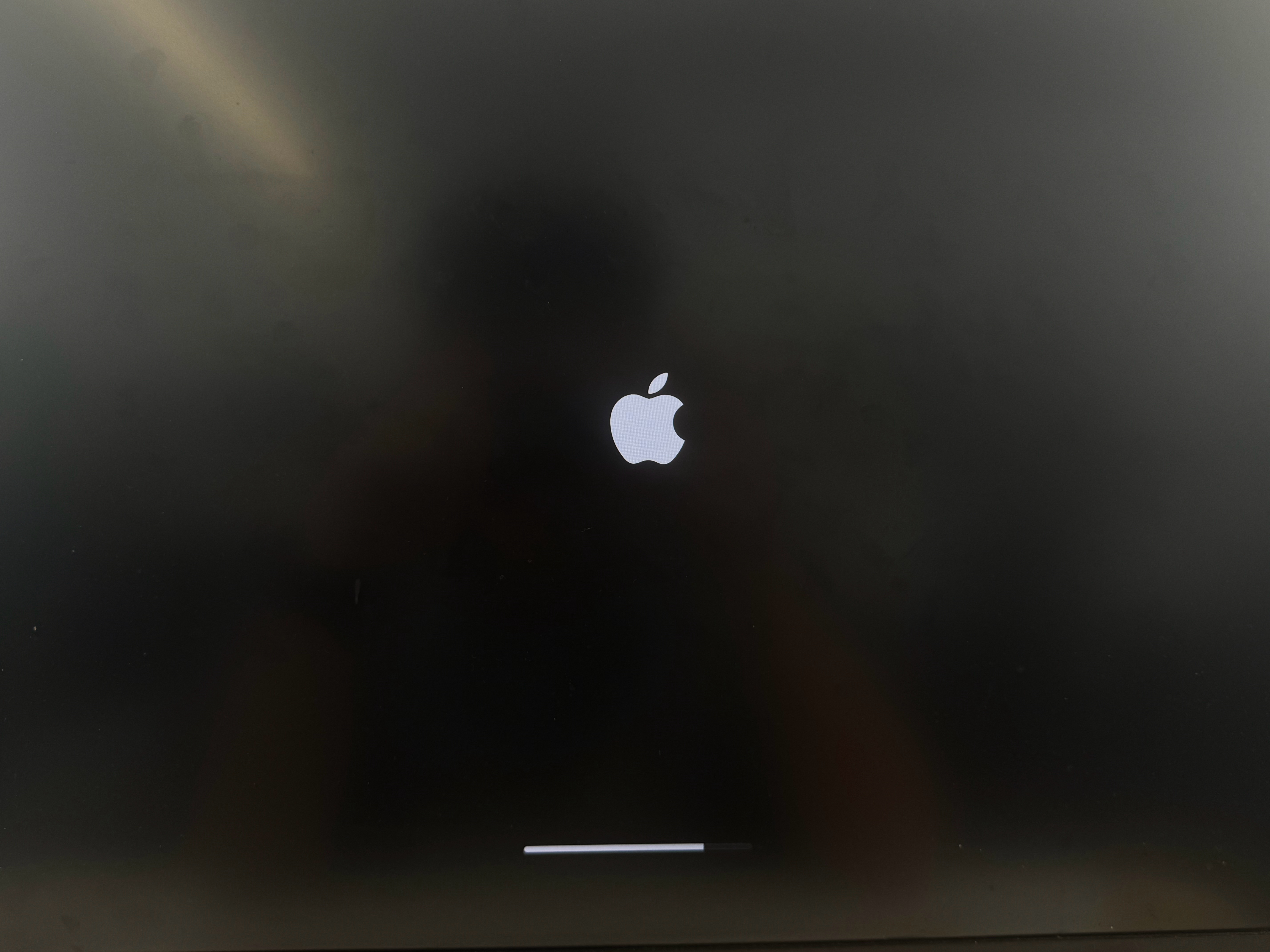 我的Mac更新系统卡住不动了，谁来给我支支招[允悲] ​​​