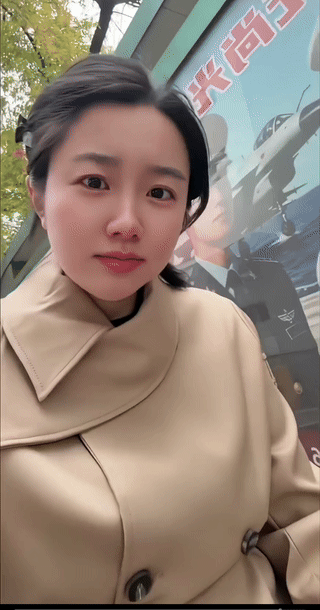 有哥们的女人，哪个男人敢追？追上了，不仅费钱，可能还会要卖他的庄家田。经过的人都
