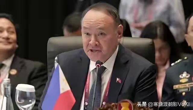 这边中国满载化肥的巨轮刚刚靠岸菲律宾，卸下了菲律宾急需的化肥，解了他们的燃眉之急