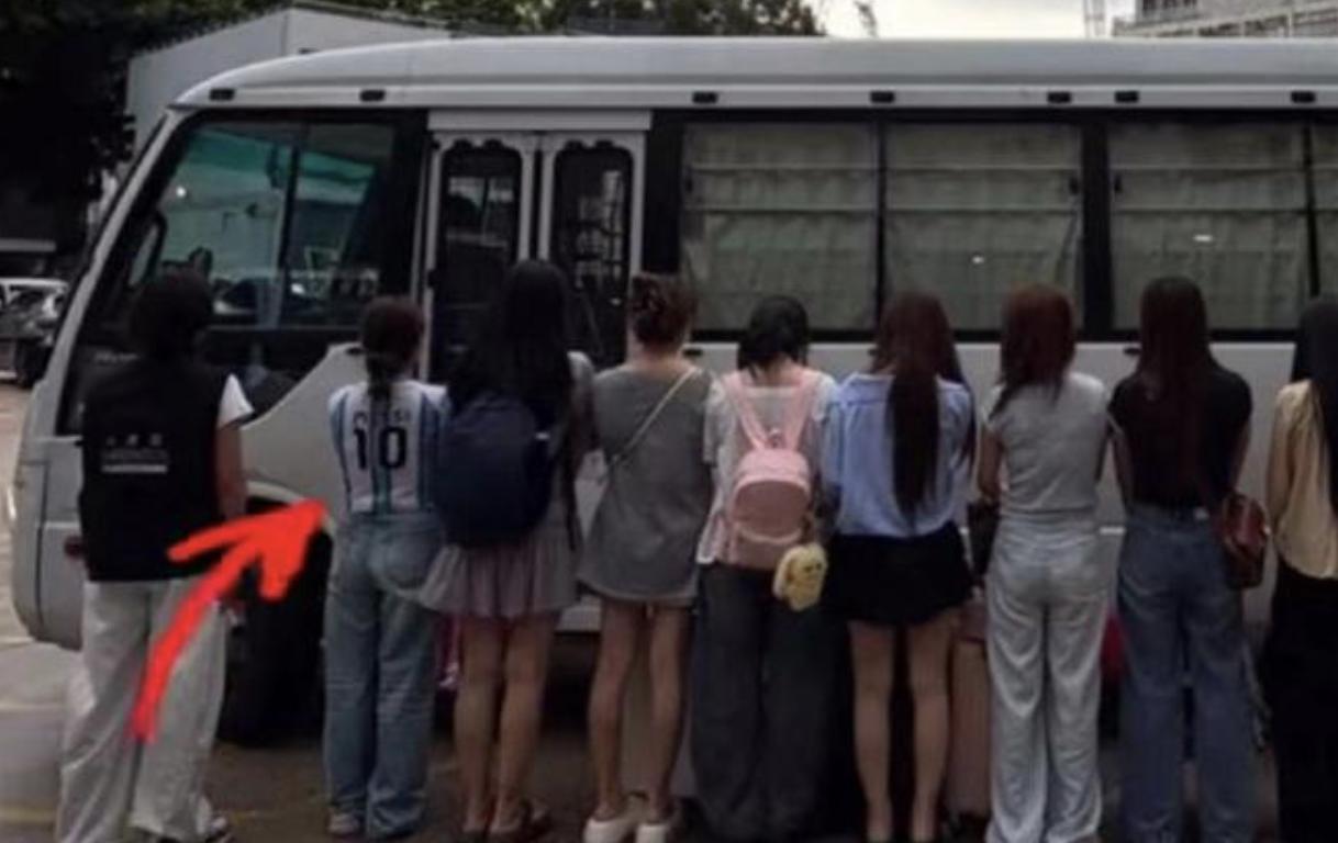 香港元朗最近搞了场代号“火石”的扫黄行动，一下子抓了24个内地女子，年龄从16岁