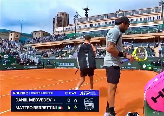 太难看了！
这输得太难看
让人大跌眼镜！！
网友：梅总是赶回家干饭吗？
在刚刚结