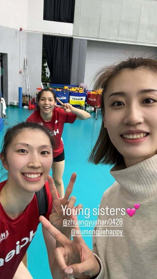 排球明星 王媛媛更新Ins限时动态：“妹妹们”。 