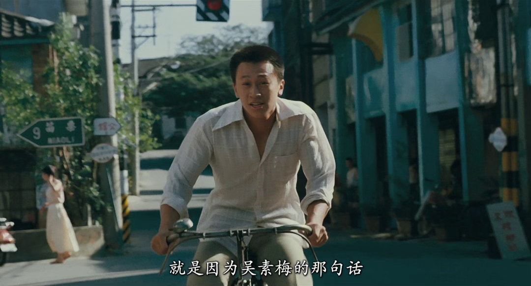 再看侯孝贤的《童年往事》，实在经典。三场死亡的处理是电影的精髓，父亲死，在读国小