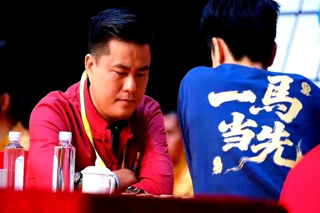他刚把小自己十多岁的特级大师给反杀了！
广州“五羊杯”象棋决赛，眼看于幼华都要