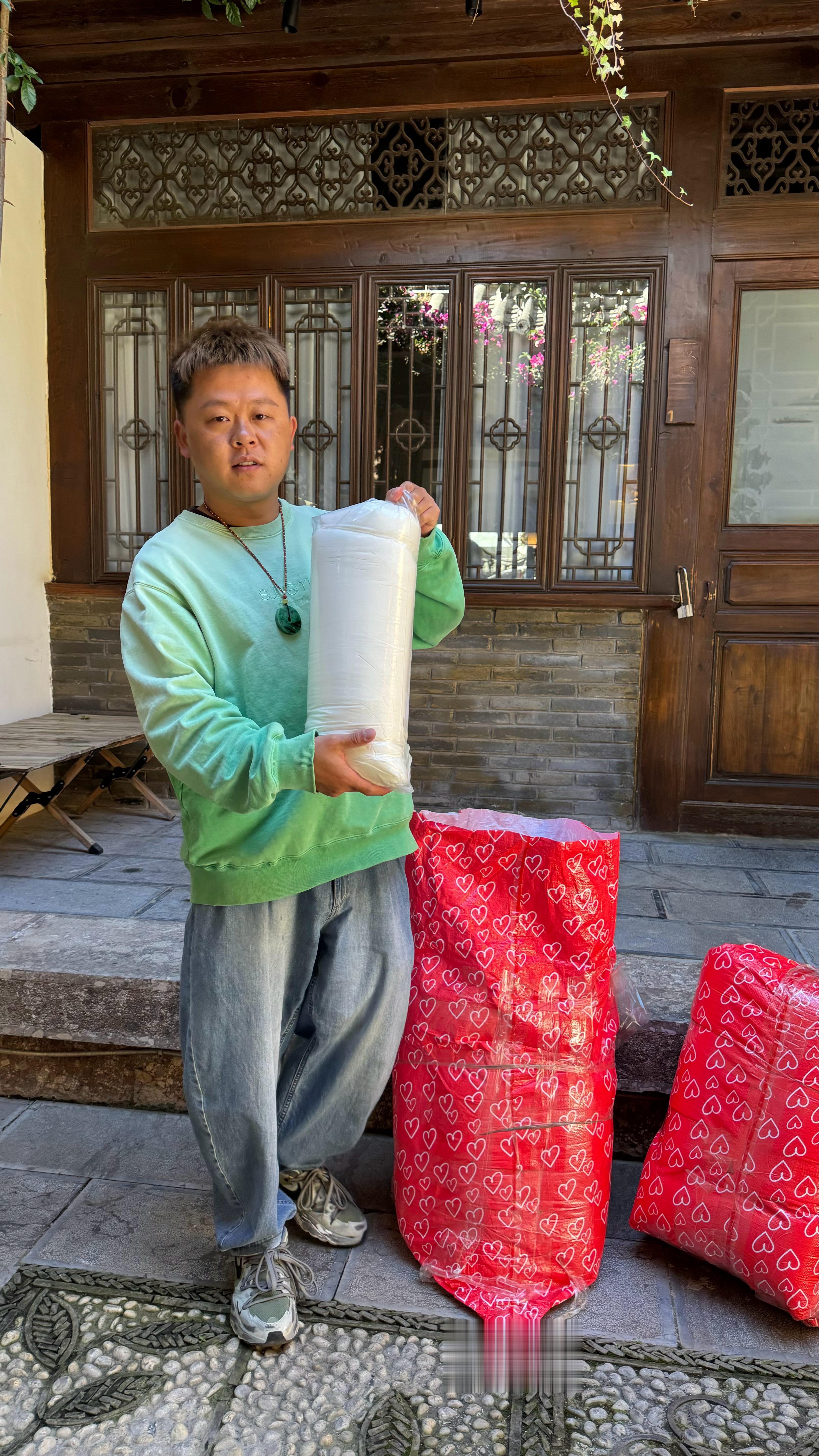 我们丽江客栈房费很平价，但我们还是要给客人们睡好枕头！我是一个对枕头很挑剔的人，