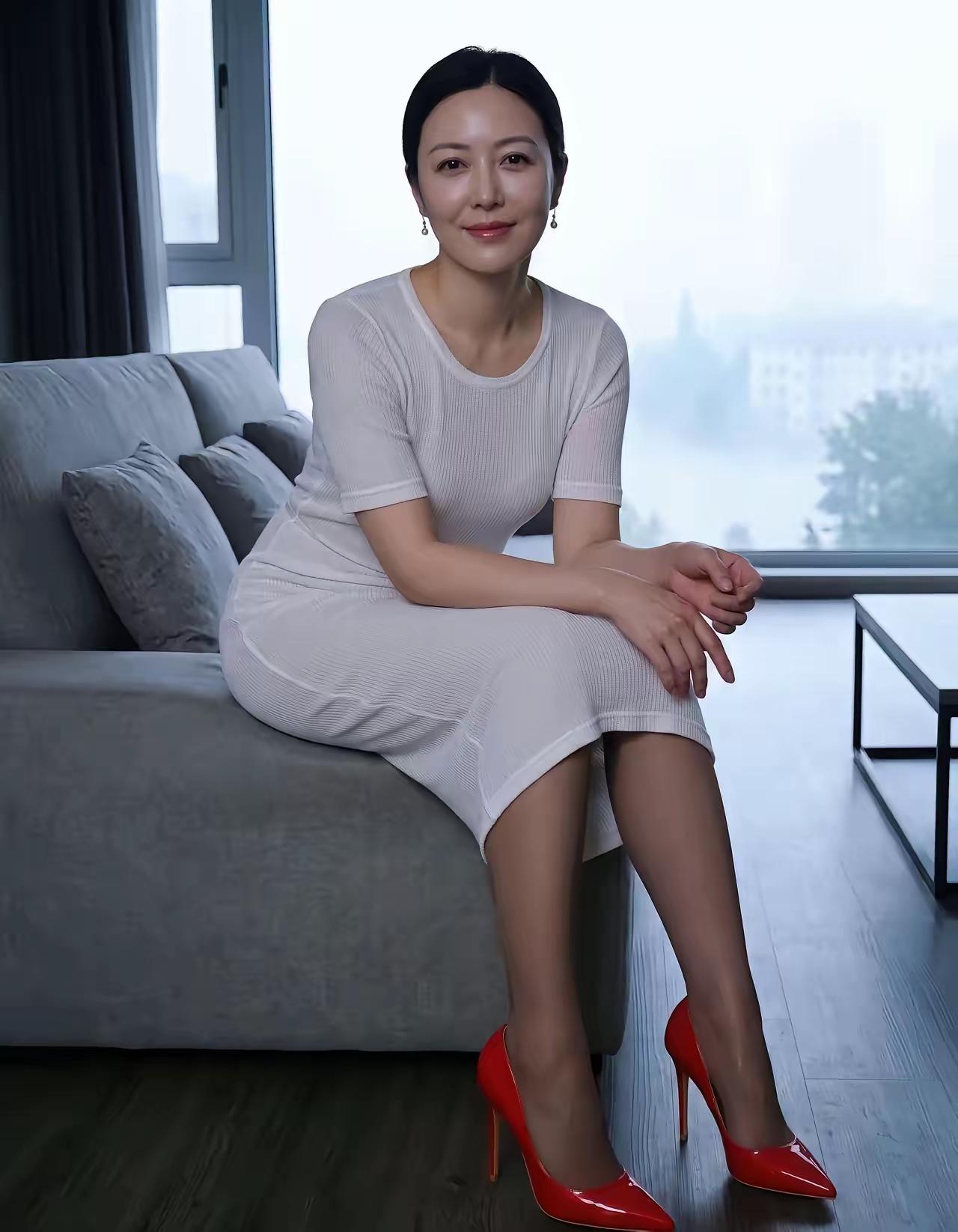 以你的经验看，她多大了？