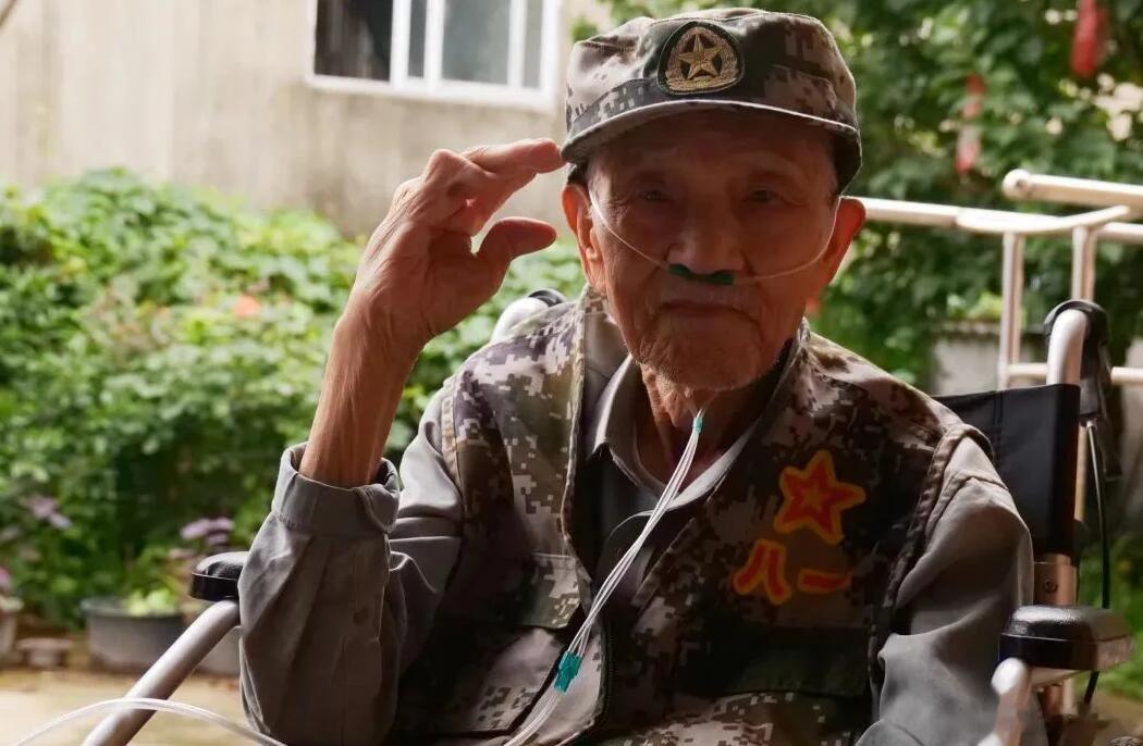 #杭州91岁抗美援朝老兵捐献眼角膜#，他的最后“任务”是为他人送去光明。8月16
