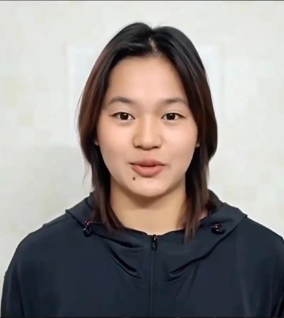 全红婵的成长之美
 
再看婵宝全红婵，真的忍不住感叹小姑娘的蜕变！个子悄悄拔高了