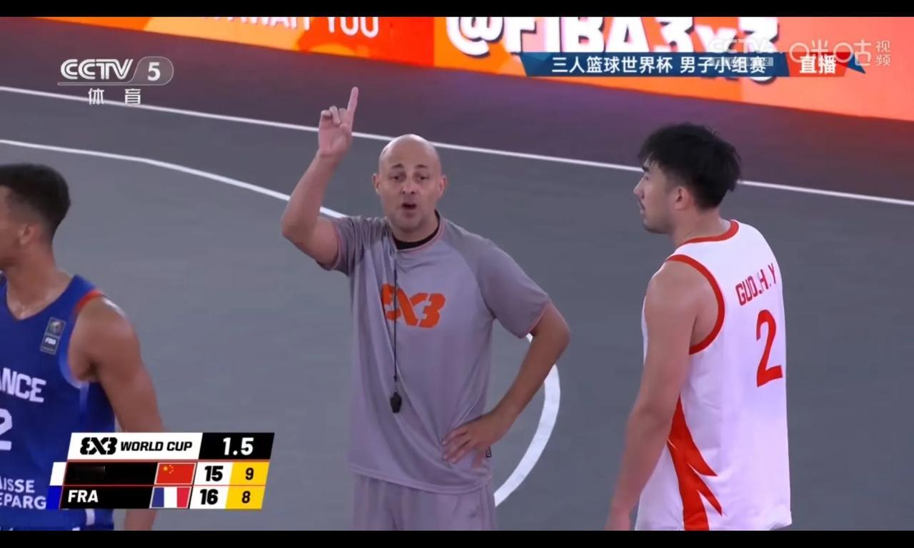 中法两队19次犯规因为太累，对方连续出糗因为累，中国队最后赢在两个不可思议

今