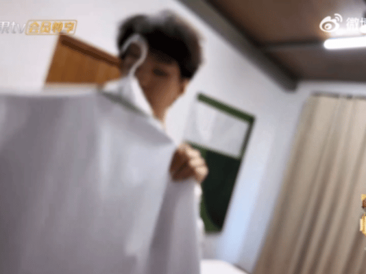 王俊凯珍贵的卧室影像记录王俊凯卧室影像虚成马赛克了摄像操作失误，王俊凯卧室影像大