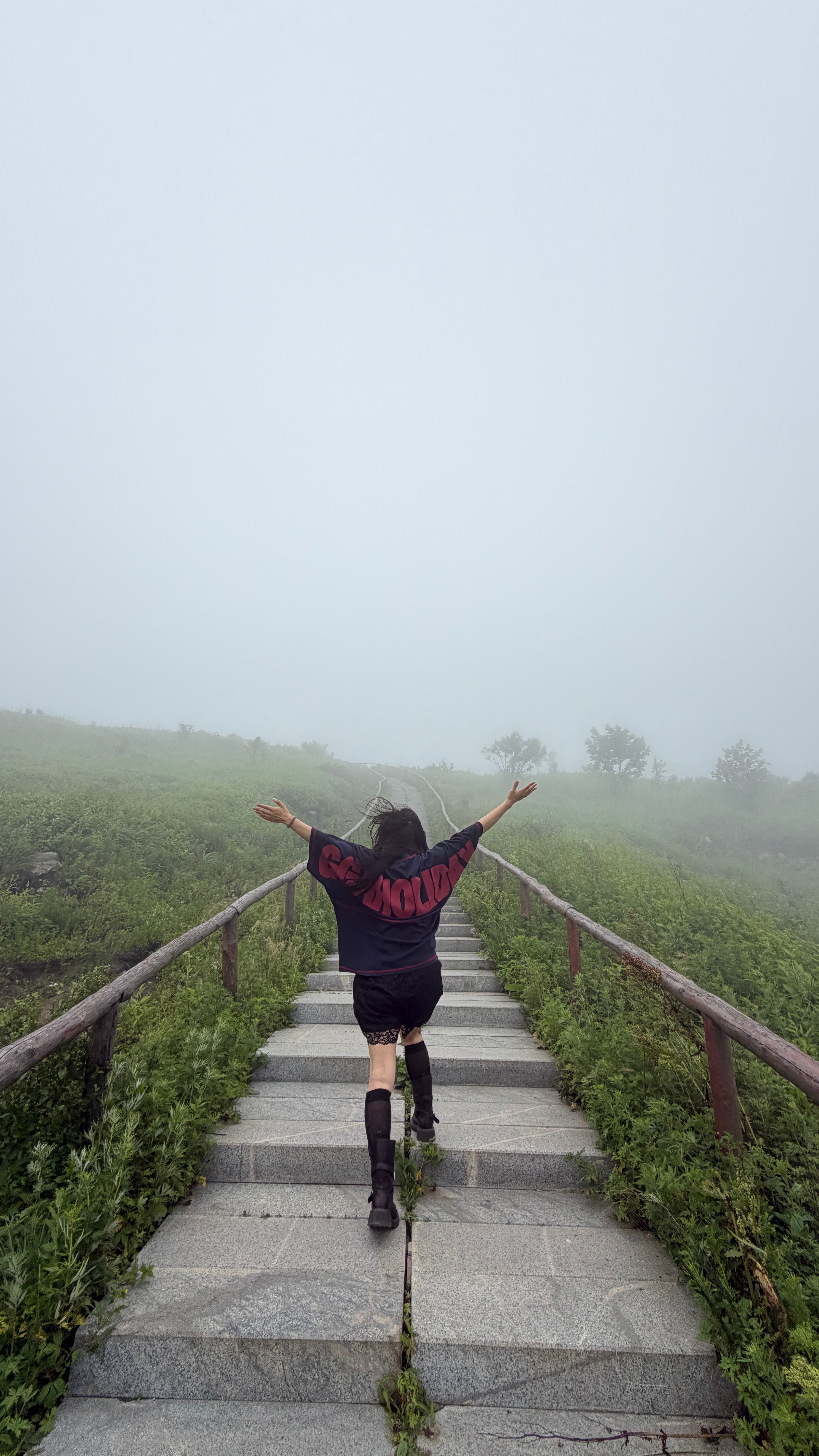 感受自然的风和伸手即触的云☁️生活手记 鞍山·黄丫口云海平台地面停车场