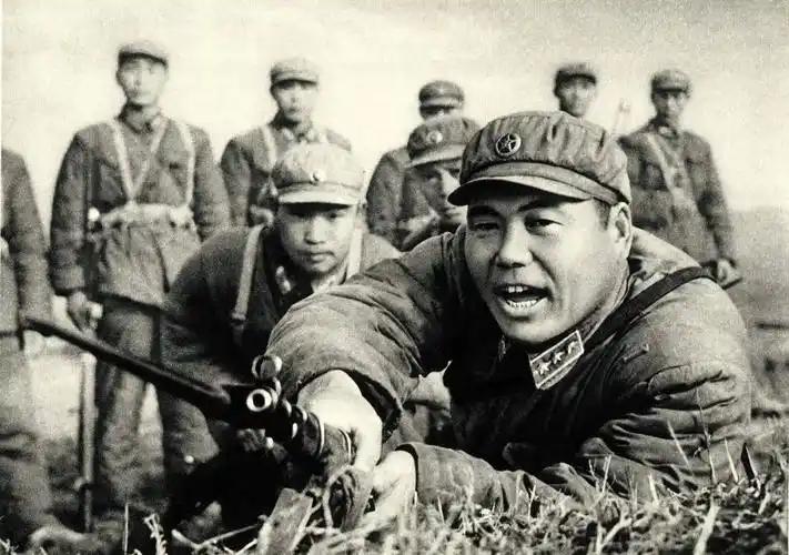 1967年，深夜，战斗英雄郭兴福，含泪掐死3个子女，随后与妻子一起割腕，结果没有