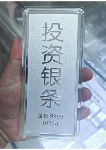 如果你年初投100万黄金，那么到现在你赚了63万，但是如果你年初投100万白银，