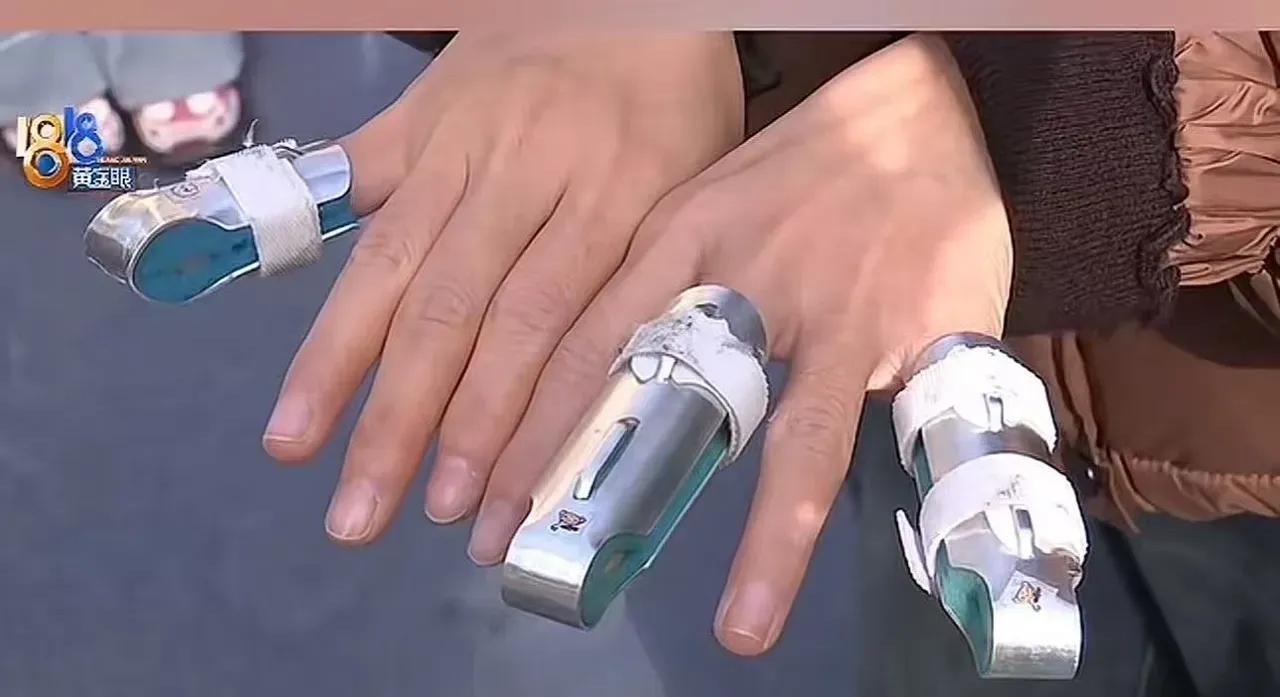 “不是业主，就不能去隔壁小区荡个秋千吗？”

嘉兴这事儿，吵得挺凶。

按181