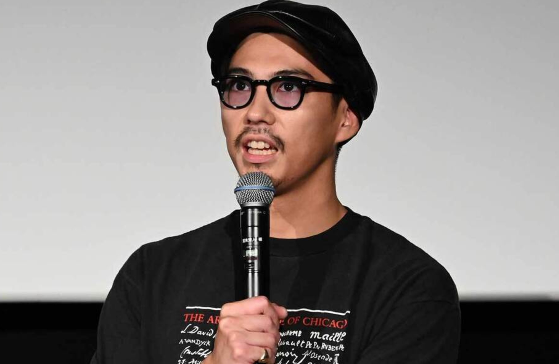 贺来贤人出席制片新作 透露妻子荣仓奈奈观后感14日，演员贺来贤人与导演戴夫·博伊