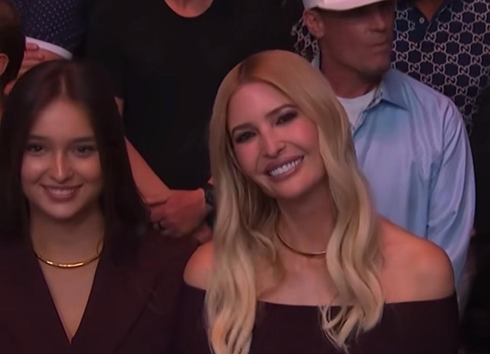 当地时间4月11日，伊万卡携女儿出席在迈阿密举行的UFC 327赛事。