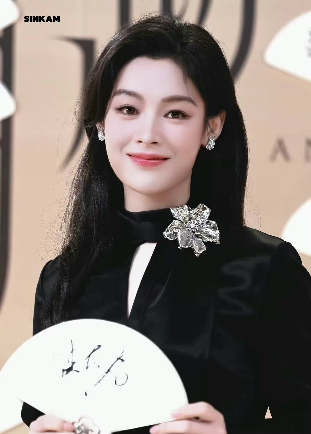 铁打的陈丽君流水的花旦陈丽君孙浩谁拿错了剧本在戏曲的世界里，没有什么不可以。陈丽