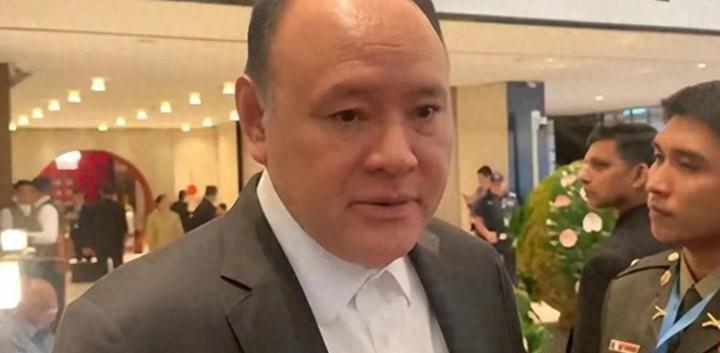 咱们邻居打交道，最怕“端碗吃肉，搁筷骂人”。2026年6月2日这场记者会，恰恰捅
