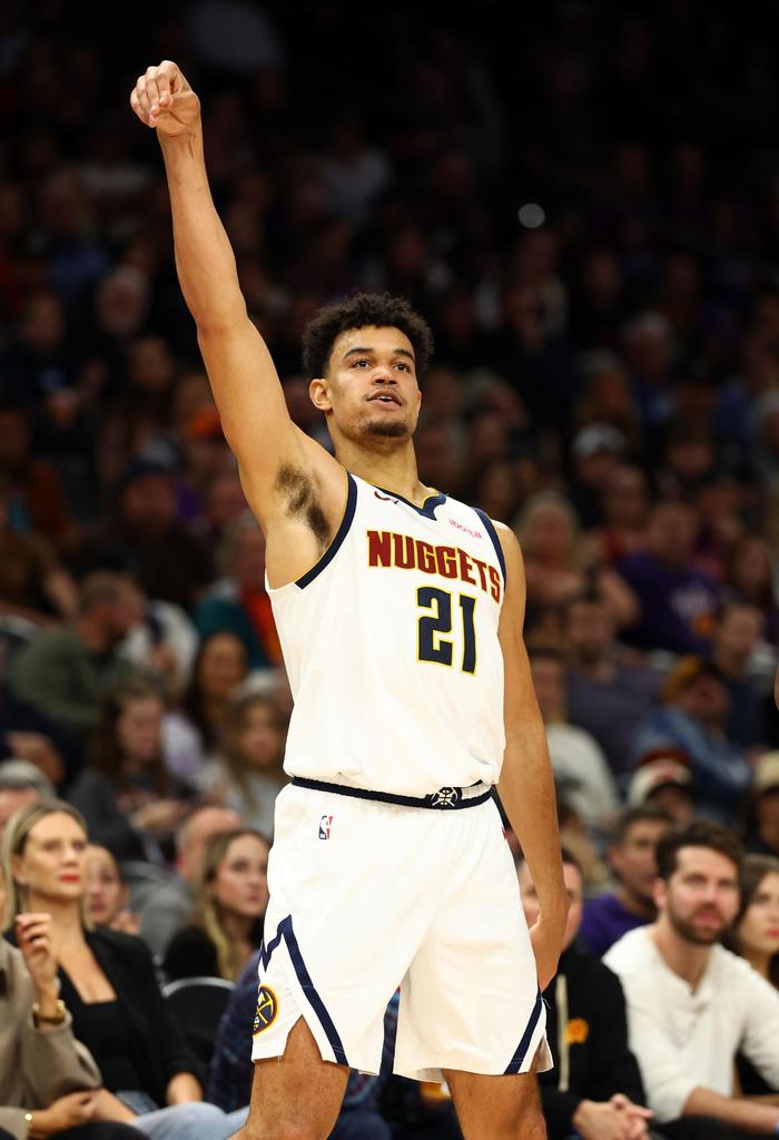 真实的NBA不光是球场上的竞技，私下的“阳谋”才是最精彩的。

受限制自由球员的