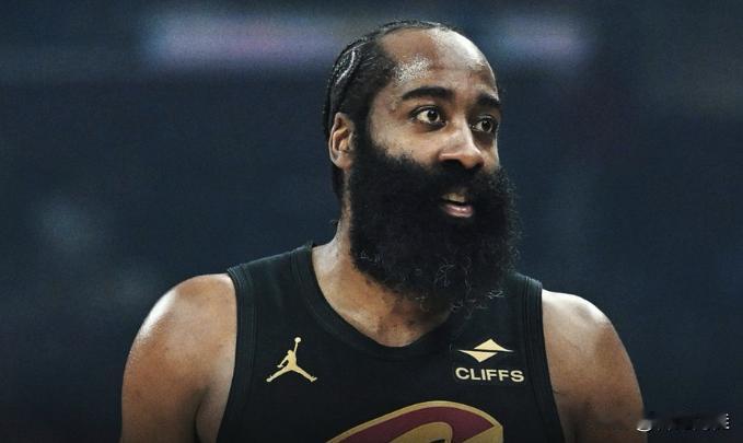 我就纳闷了，骑士这内线组合联盟都得排前五了，怎么篮板总被爆呢


大个子去补防？