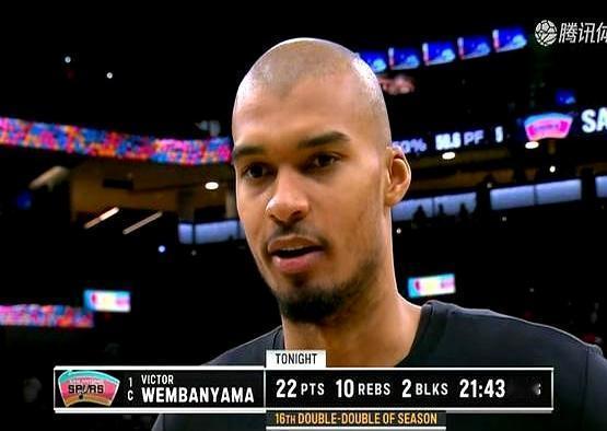 剃光头第1战，22分10板5三分
 
昨天马刺119-101把雄鹿按在地上。文班