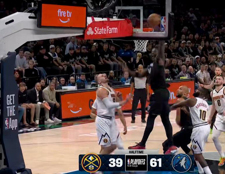 掘金首节11分，半场仅39分。值得一提的一项数据：森林狼内线得分40分，而掘金只