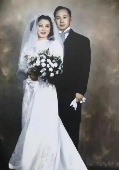 钱学森夫人蒋英说：“钱学森他这个人，心很静，人很稳，一辈子没有大呼小叫过。他不抽