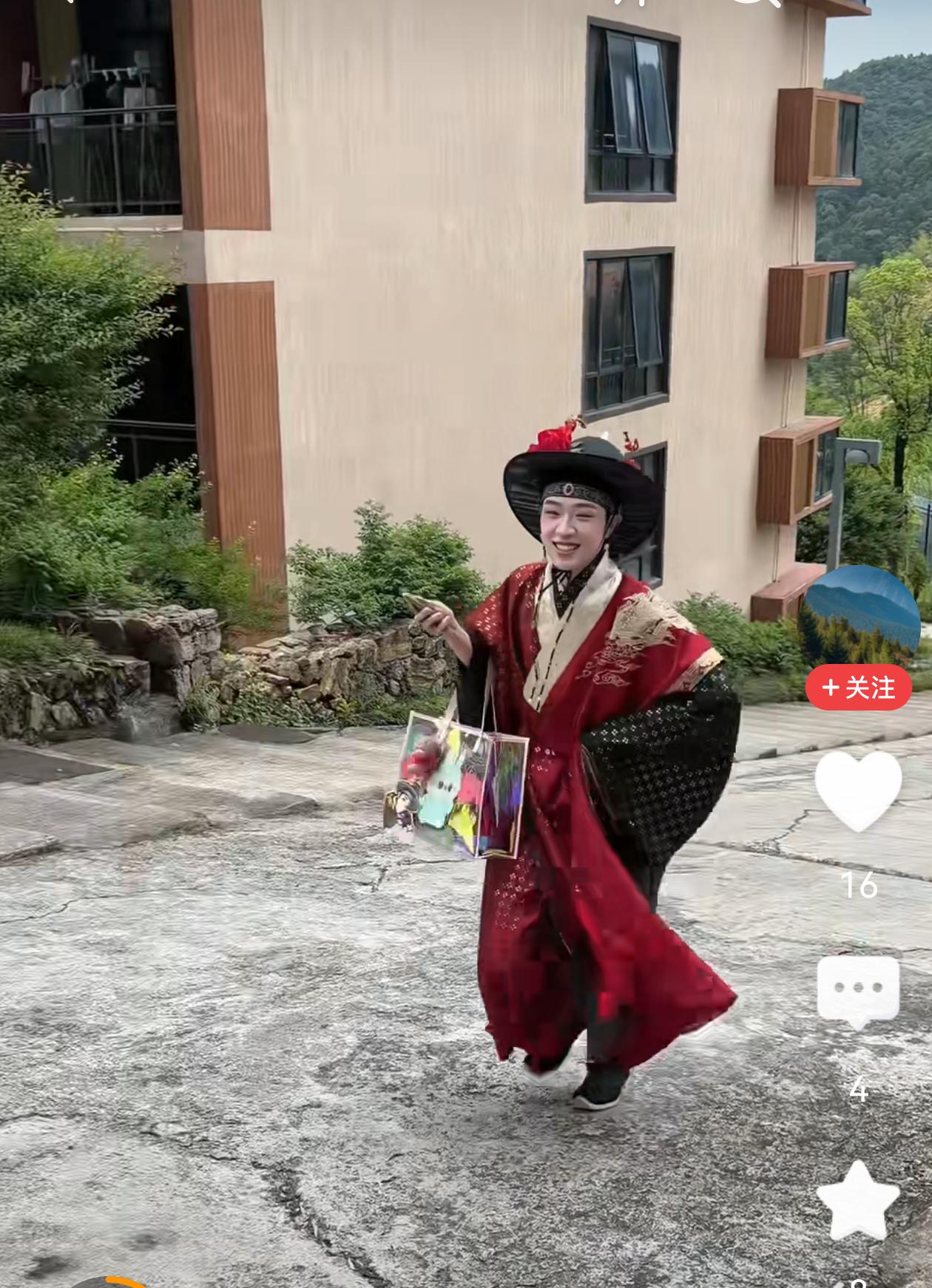 谁举报的啊？
明明很干净的男孩子啊！
阳光，温柔的大男孩。
那些人就是羡慕嫉妒恨