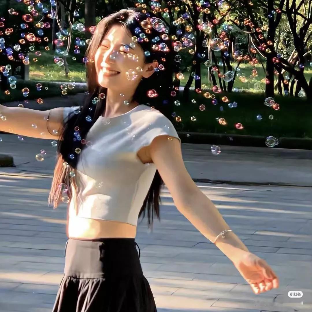 阳光洒落，泡泡飘扬，快乐如此简单泡泡 梦幻泡泡照 泡泡图片 梦幻泡泡写真 泡泡魨