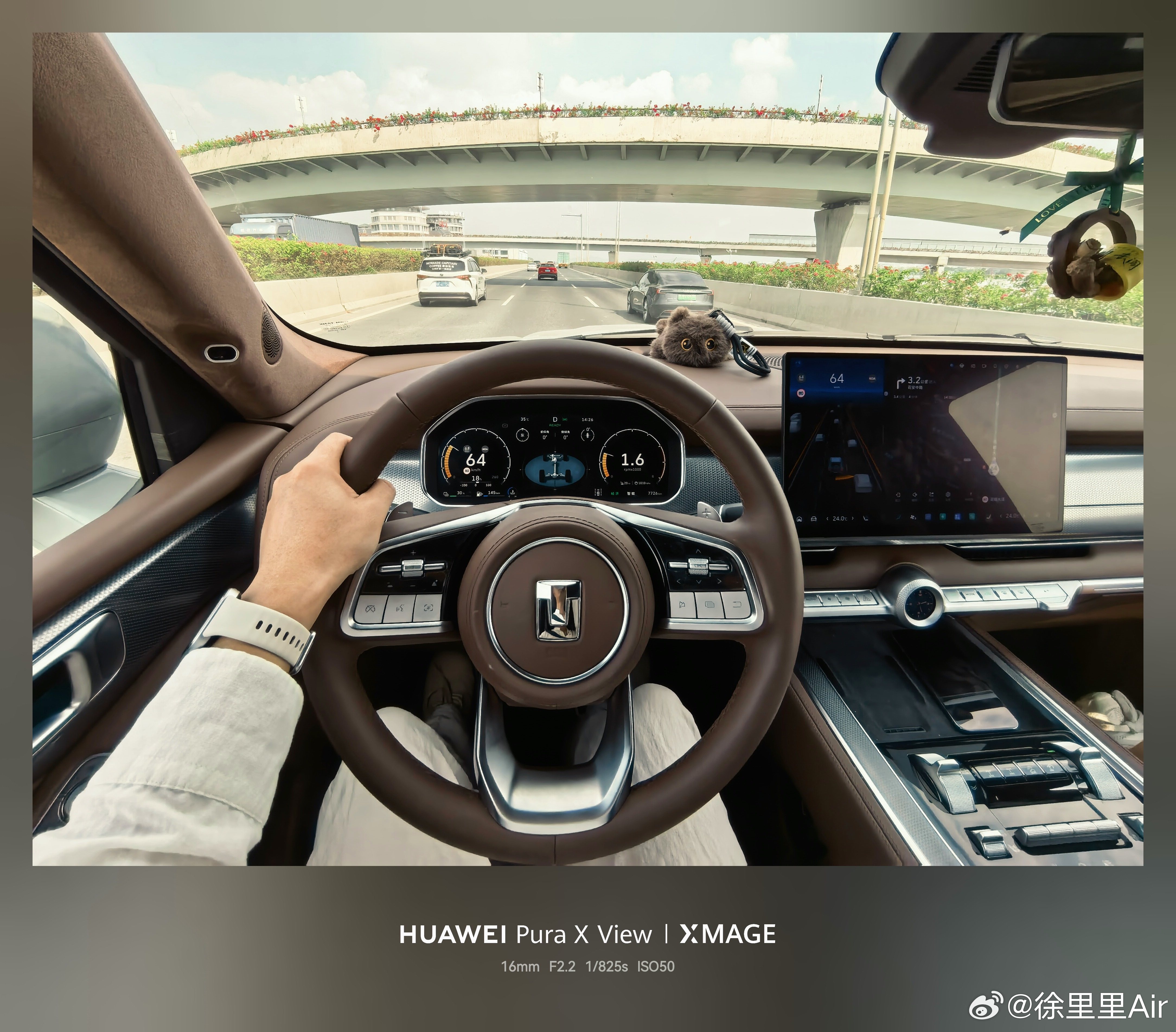 到了坦克700这个价位往上。我依然认为情绪价值才是第一驱动力。就是这台车有什么东