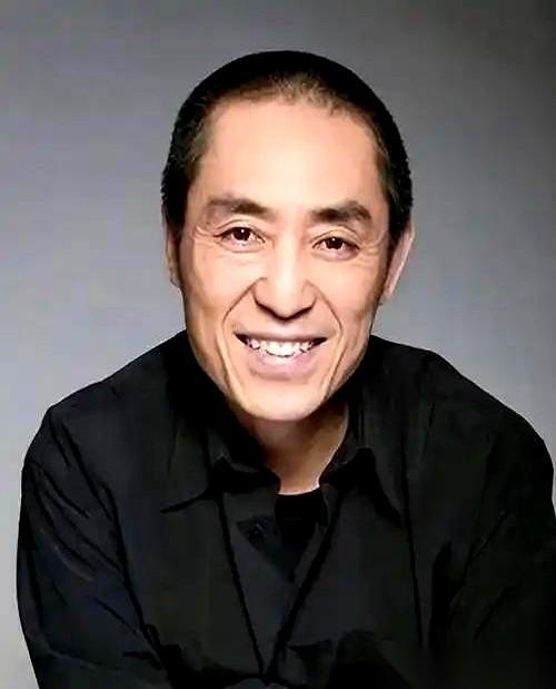有人拿1400万，请了一帮抖音上的潮汕老头老太，说要拍电影。
消息传开，整个圈子