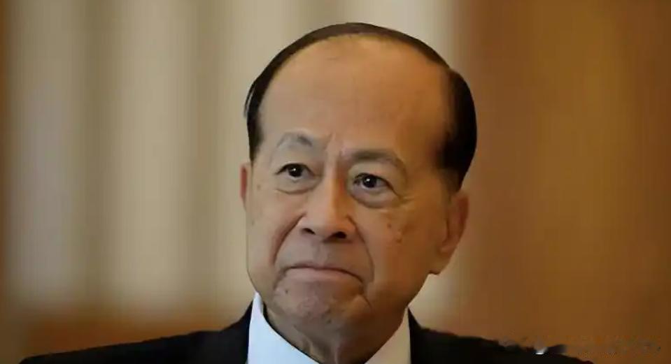 昨天下午出去溜达，其实我去看了个电影--空枪，据说电影是影射李嘉诚，所以我蛮好奇
