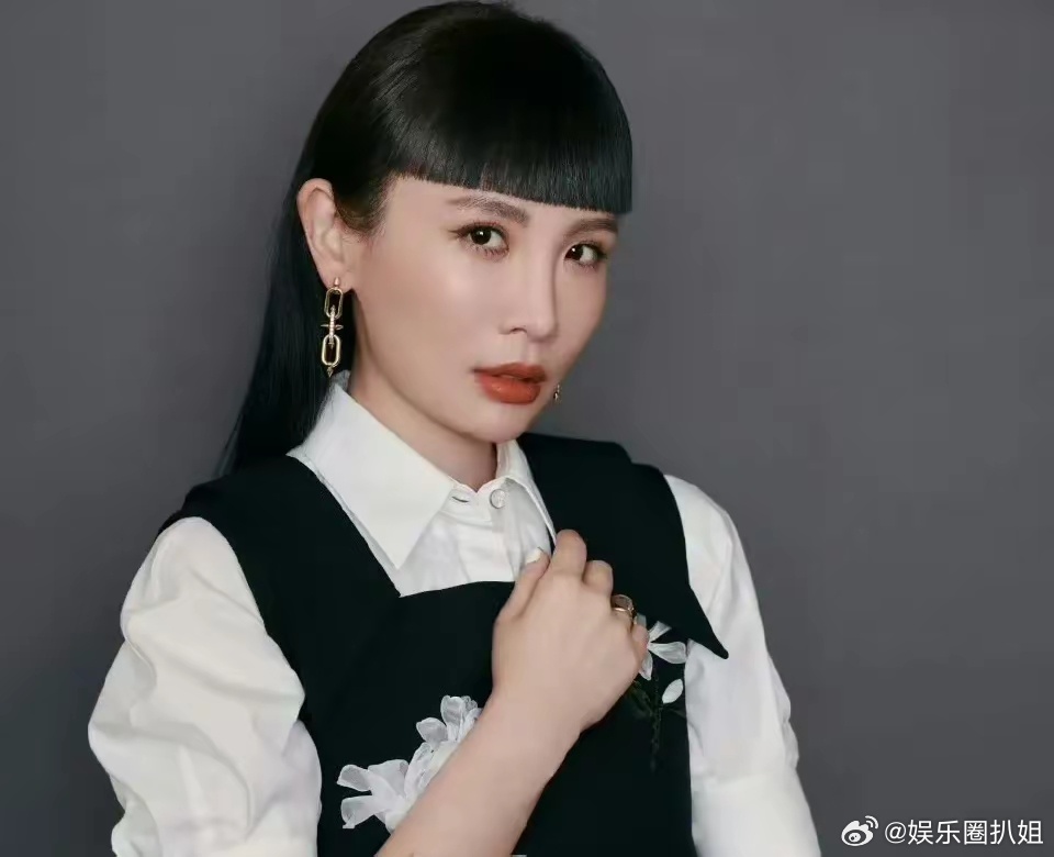 魏如萱承认恋情42岁的金曲歌后魏如萱正式官宣恋情，对象是21岁的台湾网红Ian（