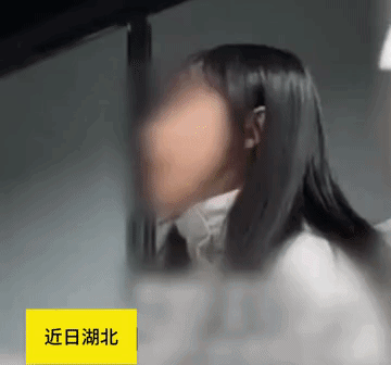 近日湖北， 年轻女实习生整顿职场男领导，某家公司晚上9点，还要求实习生加班，女孩