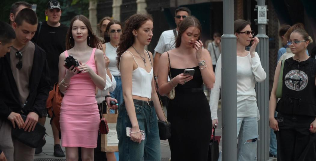 俄罗斯年轻的女子为什么都愿意支持丈夫去前线？其实并不是她们多爱国，只是因为俄罗斯
