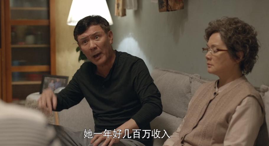 电视剧心居征文整部剧中反差最大，也是最让人失望的角色，非施源的父亲莫属，本以为他