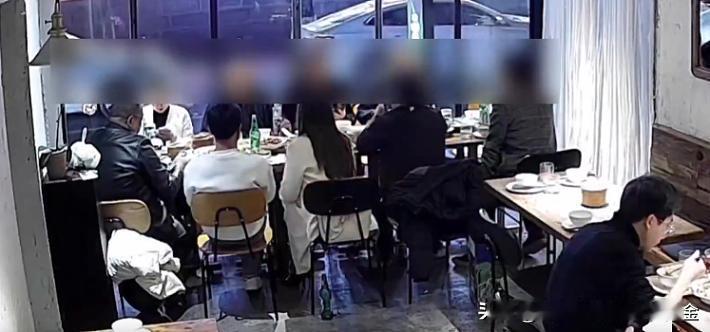 12月10日重庆九龙坡，10人聚餐消费1262元后，9人借故集体逃单，仅留张先生