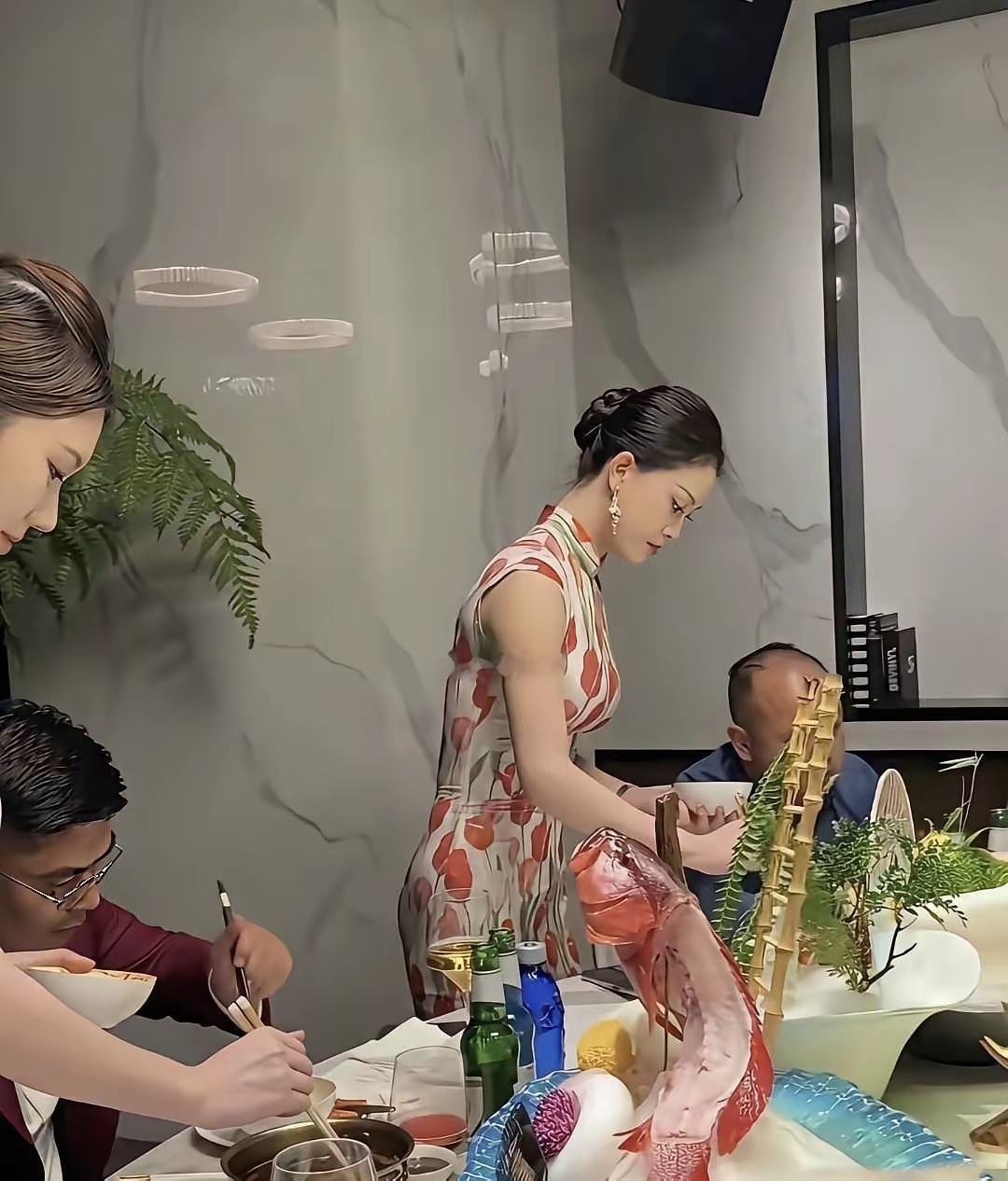 旗袍的美是真的很好看 